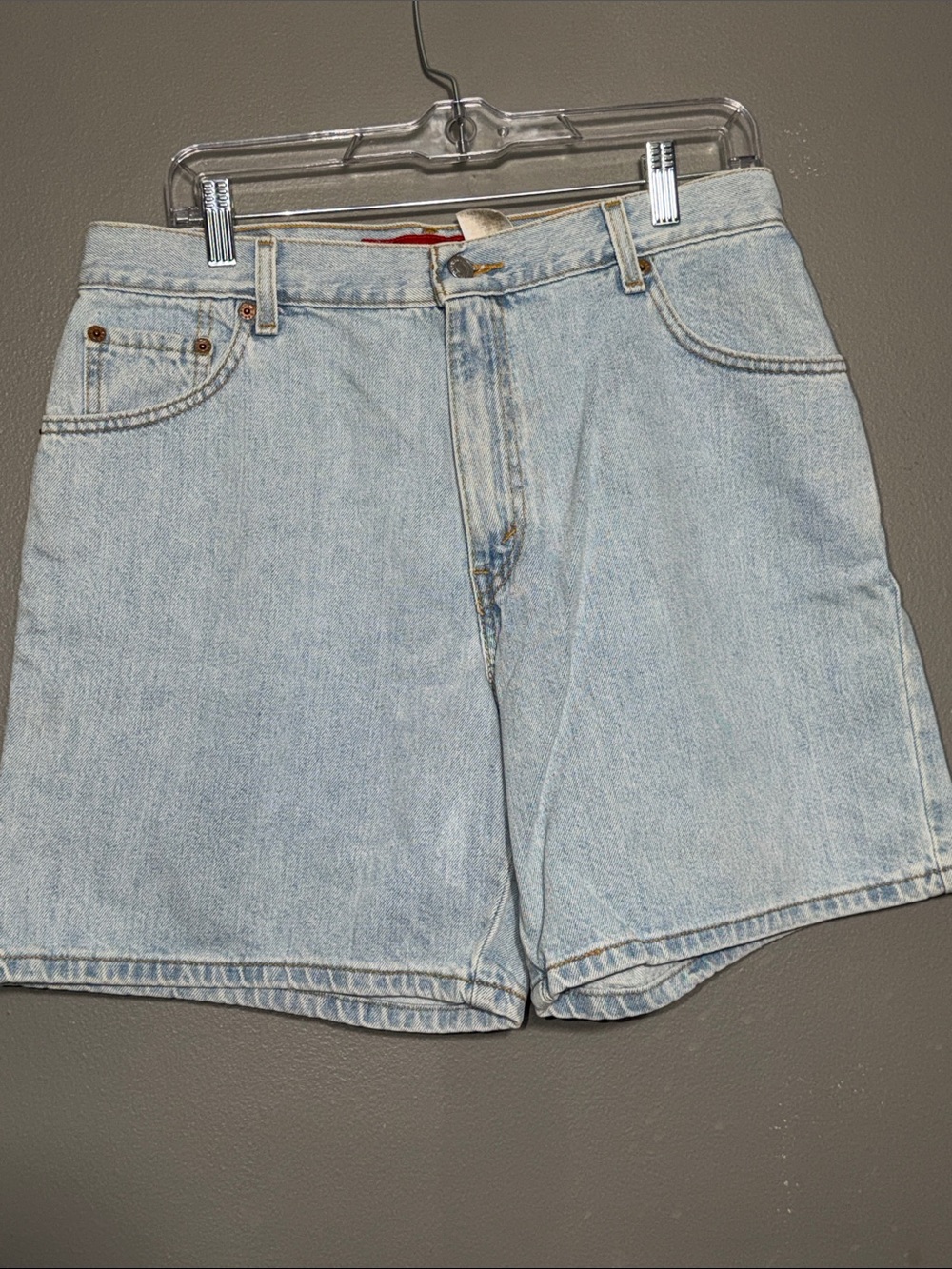Vintage Levi's Classic Fit Light Wash Denim Shorts Womens 14 High Rise Mom